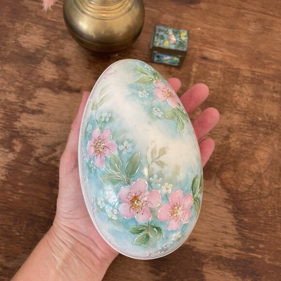 Vintage Porcelain Egg Trinket Box Hand Painted Floral Cottagecore Dresser Decor - Picture 10 of 12